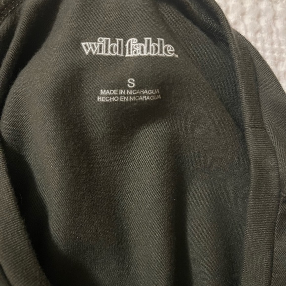 Set of cropped tees wild fable size small (olive green and maroon/red) - Picture 5 of 11